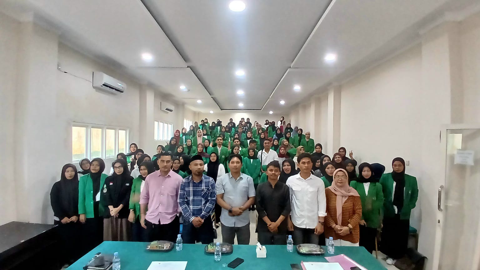 Ratusan Mahasiswa FEBI IAIN Ternate Diterjunkan ke Lokasi PKL Usai Ikut Pembekalan Kerja, Dekan: Mereka Membawa Misi Promosi Program Studi