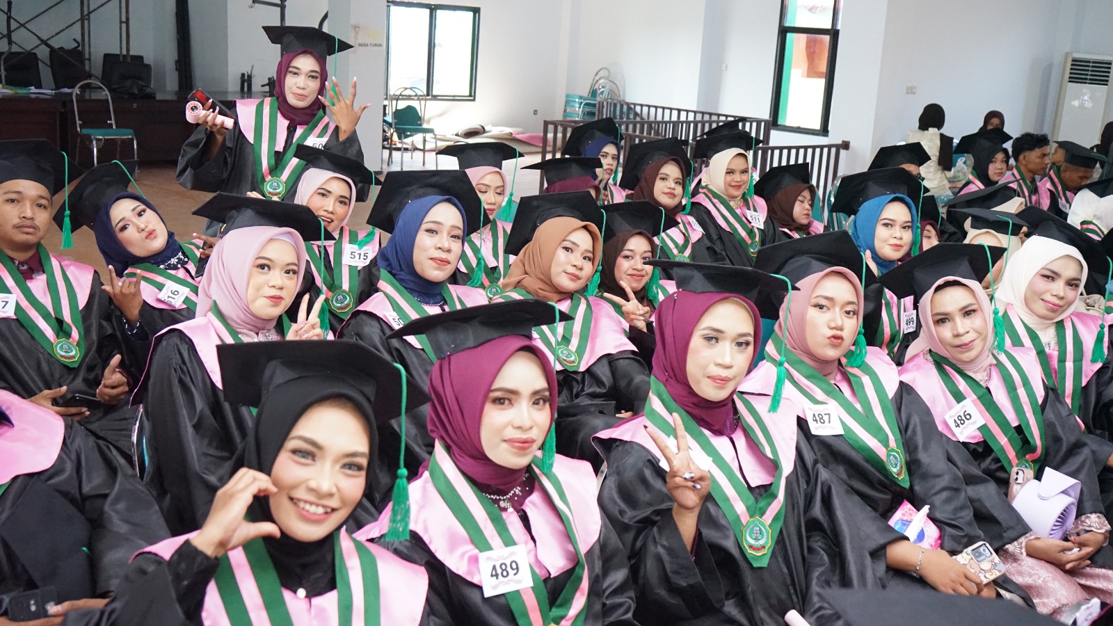 Momen pelaksanaan Wisuda Sarjana dan Pascasarjana Tahun 2026